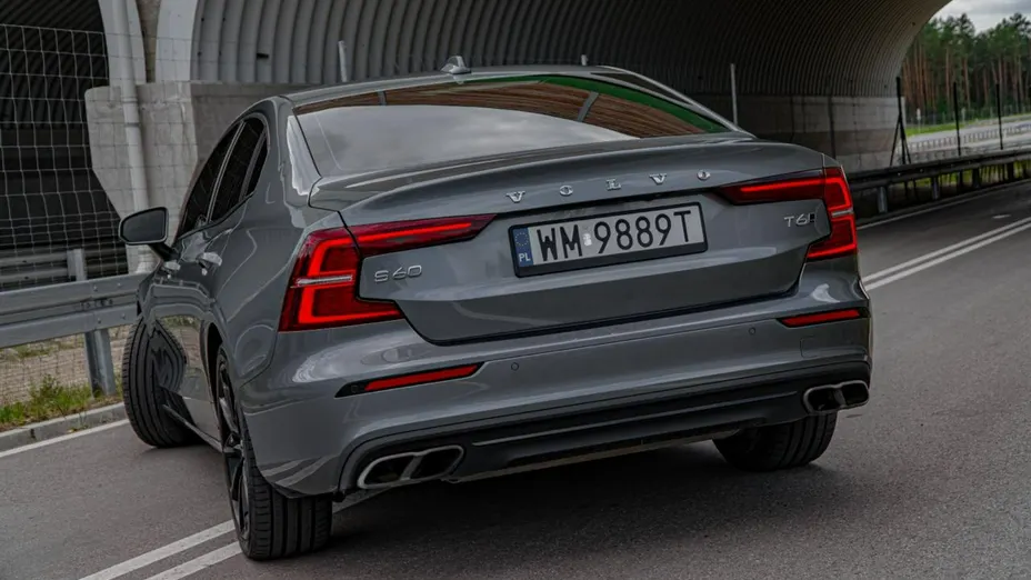 VOLVO S60 -