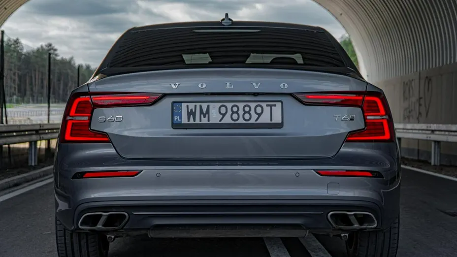 VOLVO S60 -