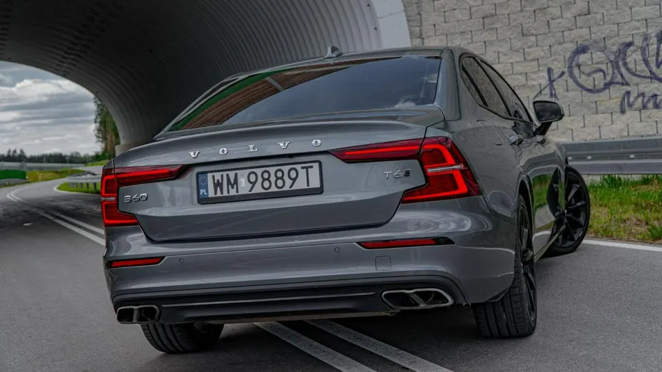 VOLVO S60 -