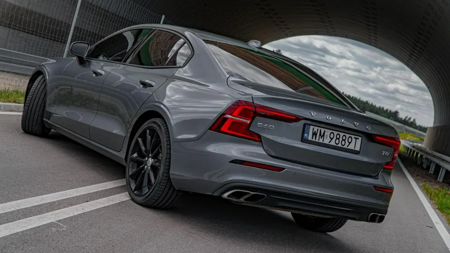 VOLVO S60 -