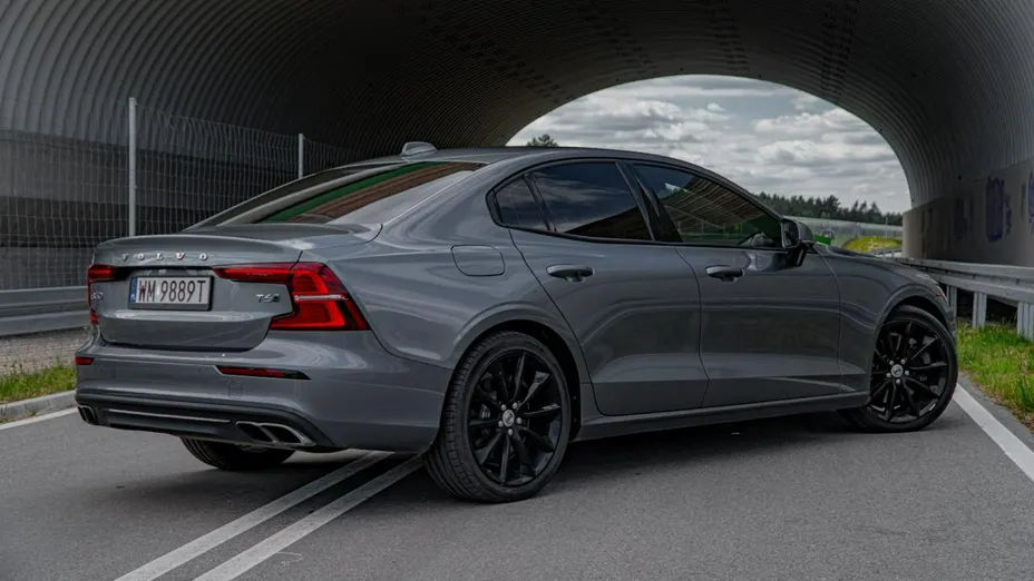 VOLVO S60 -