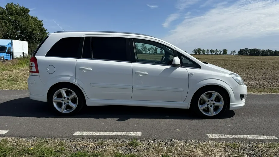 OPEL Zafira -
