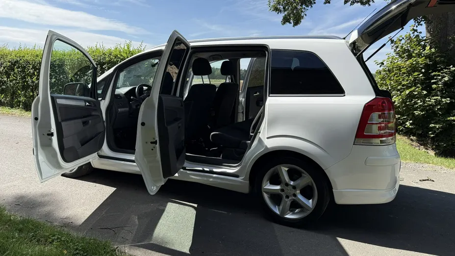 OPEL Zafira -