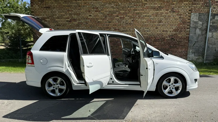 OPEL Zafira -