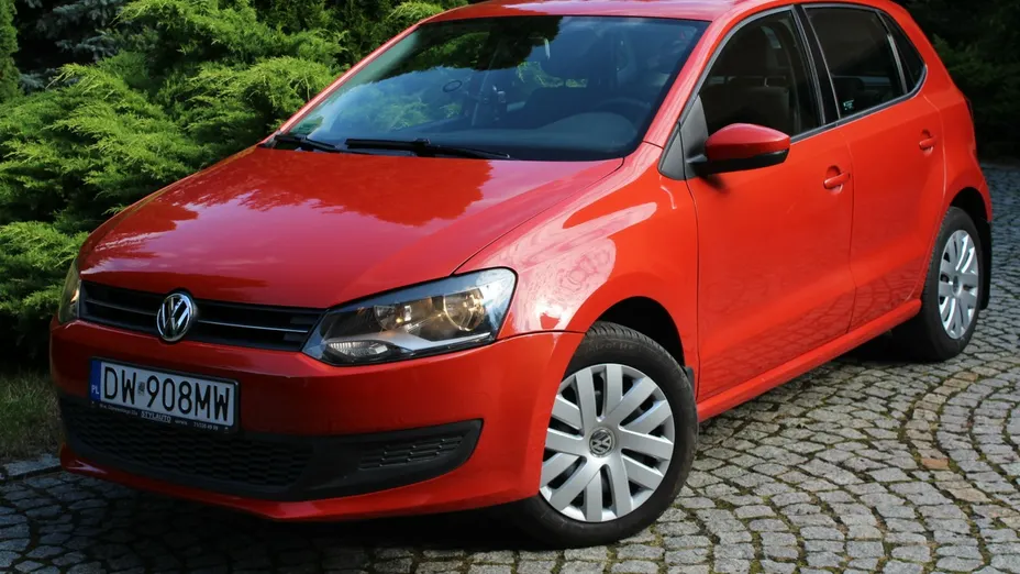 VOLKSWAGEN Polo -