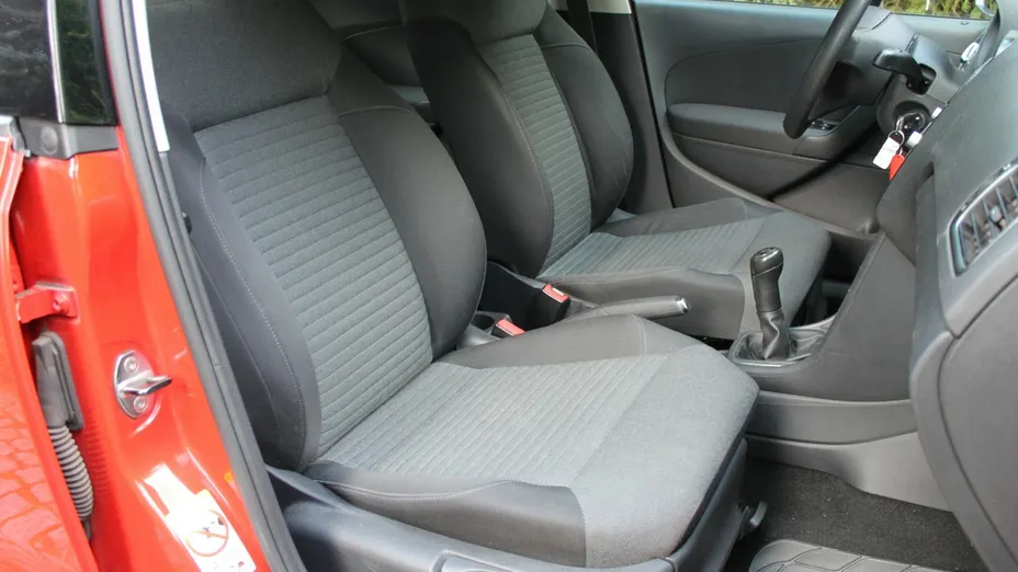 VOLKSWAGEN Polo -