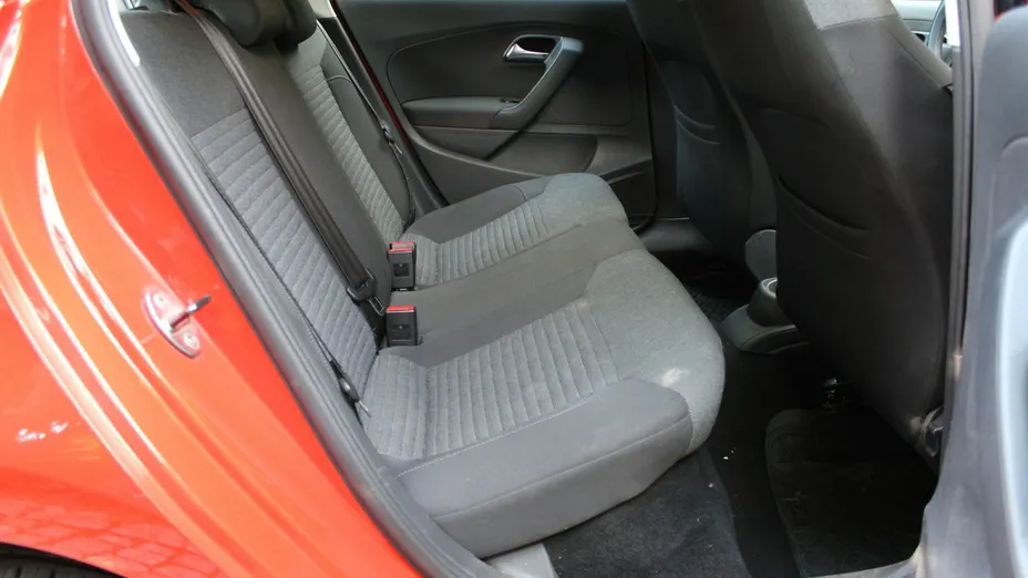 VOLKSWAGEN Polo -