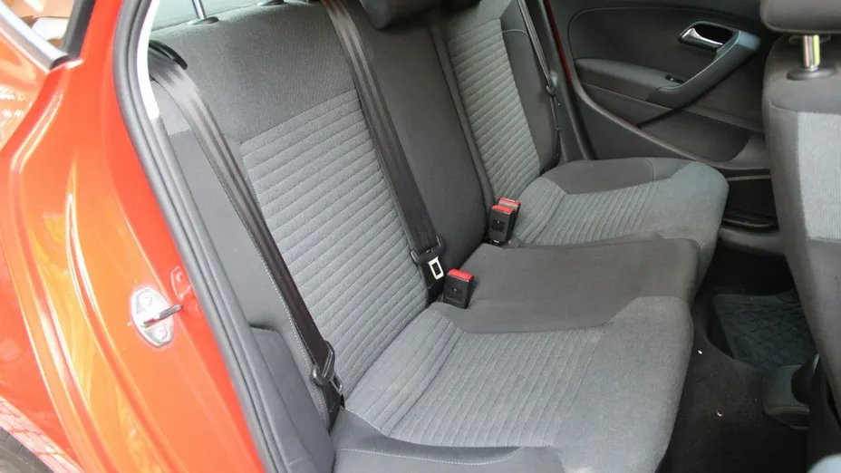 VOLKSWAGEN Polo -