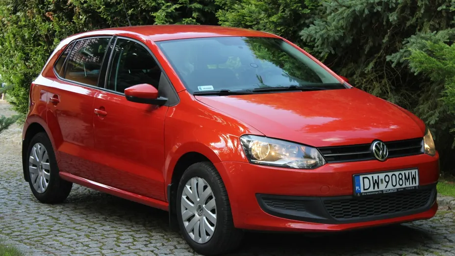 VOLKSWAGEN Polo -