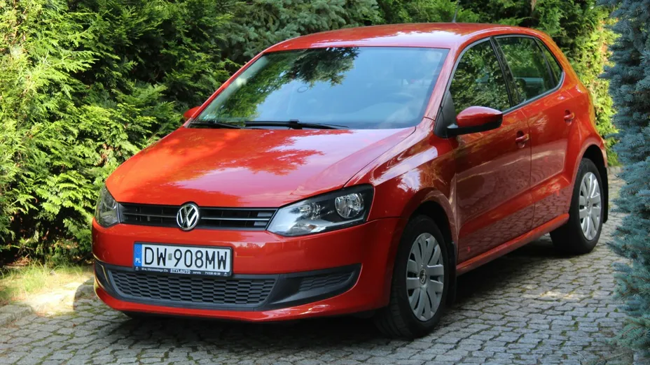 VOLKSWAGEN Polo -