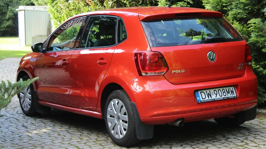 VOLKSWAGEN Polo -