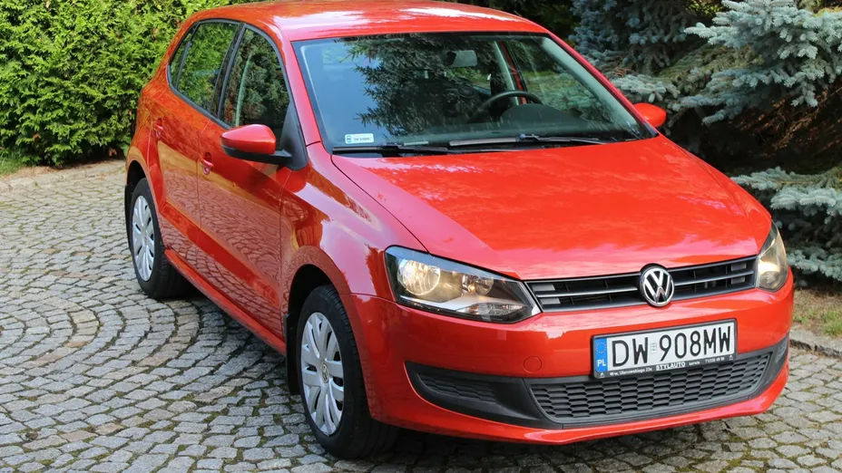 VOLKSWAGEN Polo -