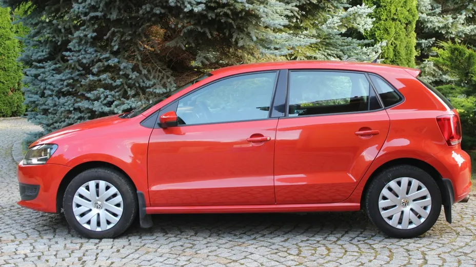 VOLKSWAGEN Polo -