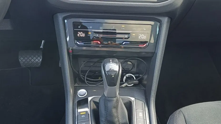 VOLKSWAGEN Tiguan -