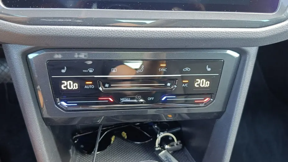 VOLKSWAGEN Tiguan -