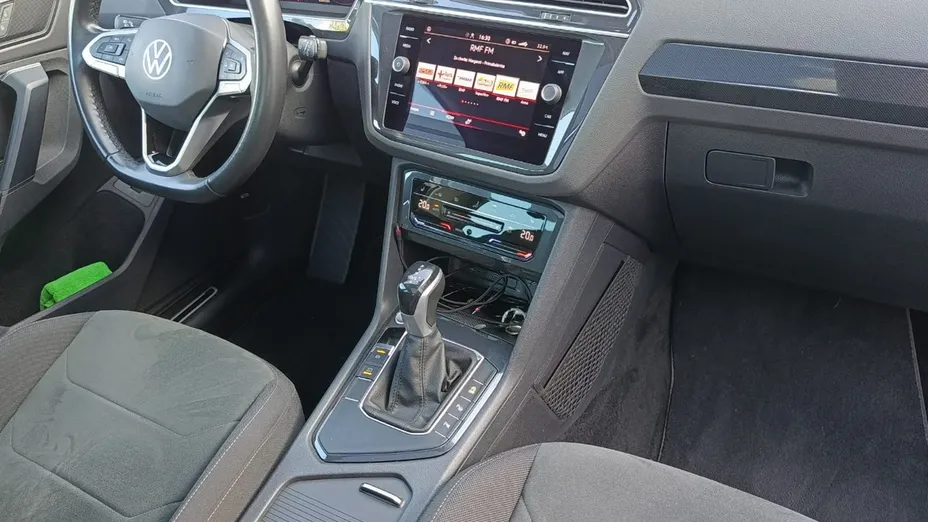 VOLKSWAGEN Tiguan -