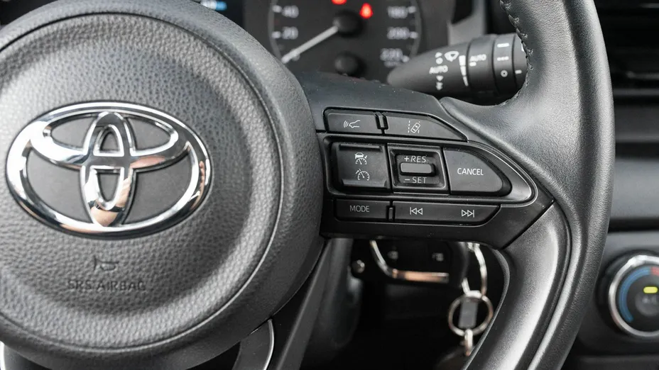 TOYOTA Yaris -