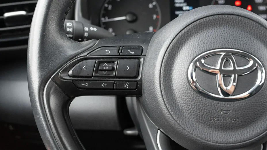 TOYOTA Yaris -