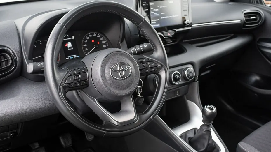 TOYOTA Yaris -