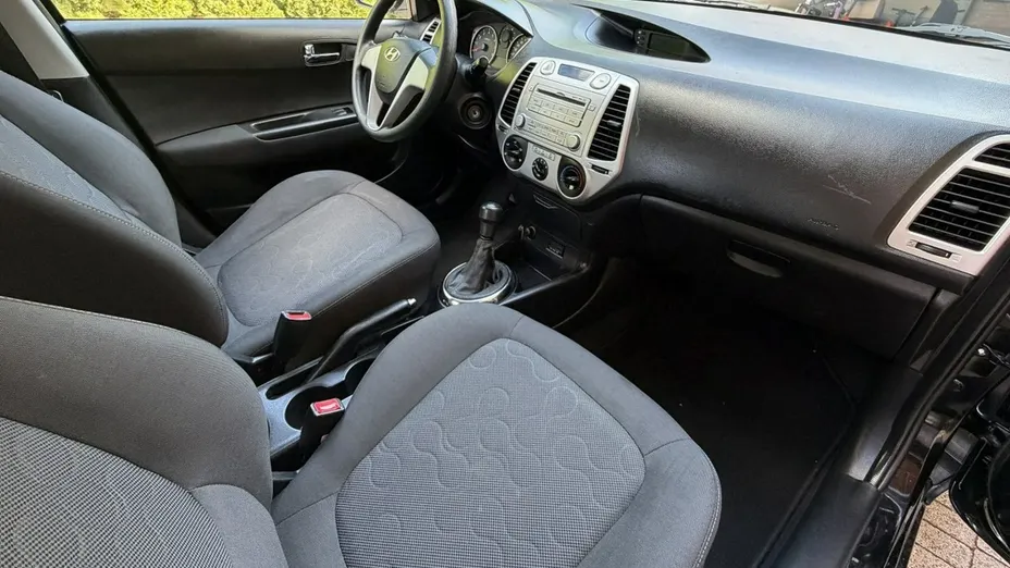 HYUNDAI i20 -
