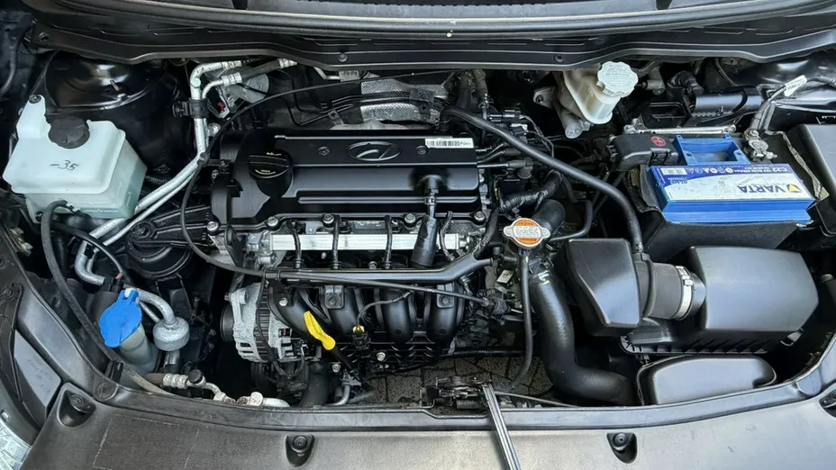 HYUNDAI i20 -