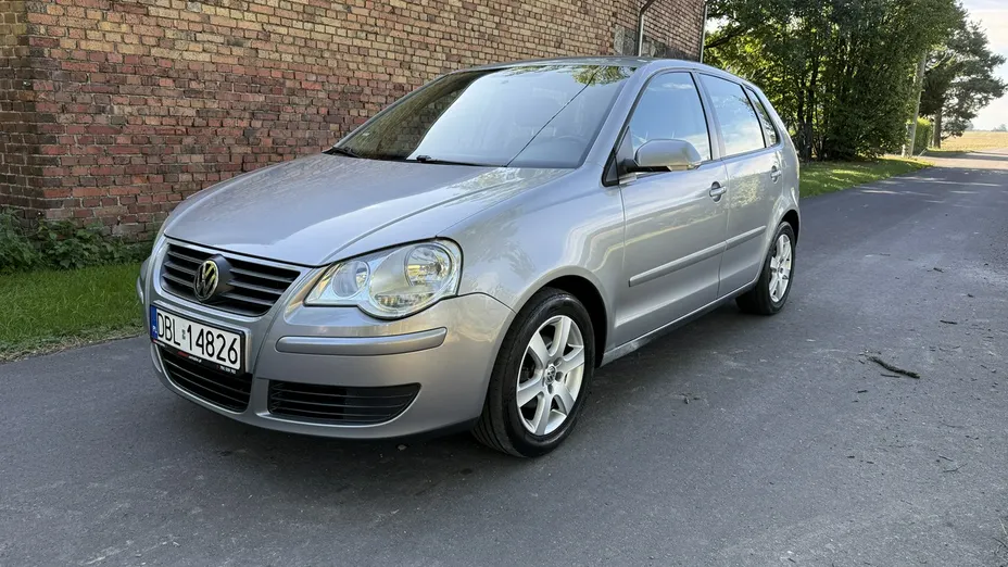 VOLKSWAGEN Polo -