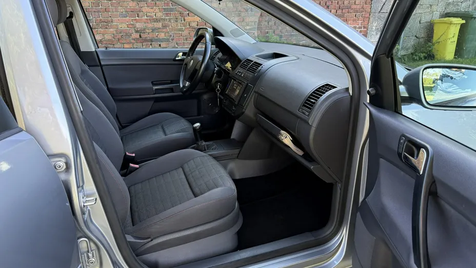 VOLKSWAGEN Polo -