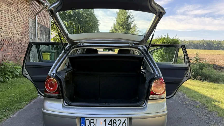 VOLKSWAGEN Polo -