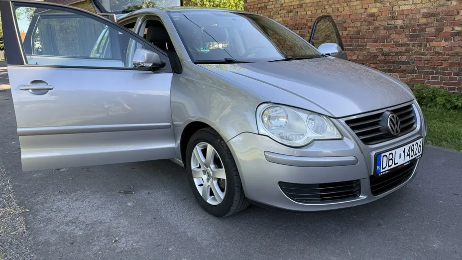 VOLKSWAGEN Polo -