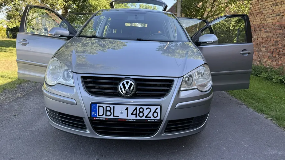 VOLKSWAGEN Polo -