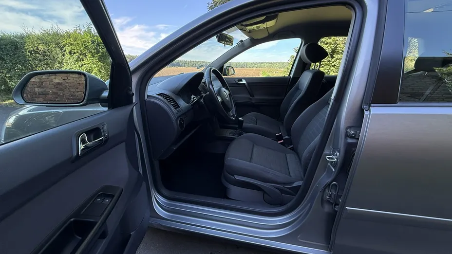 VOLKSWAGEN Polo -