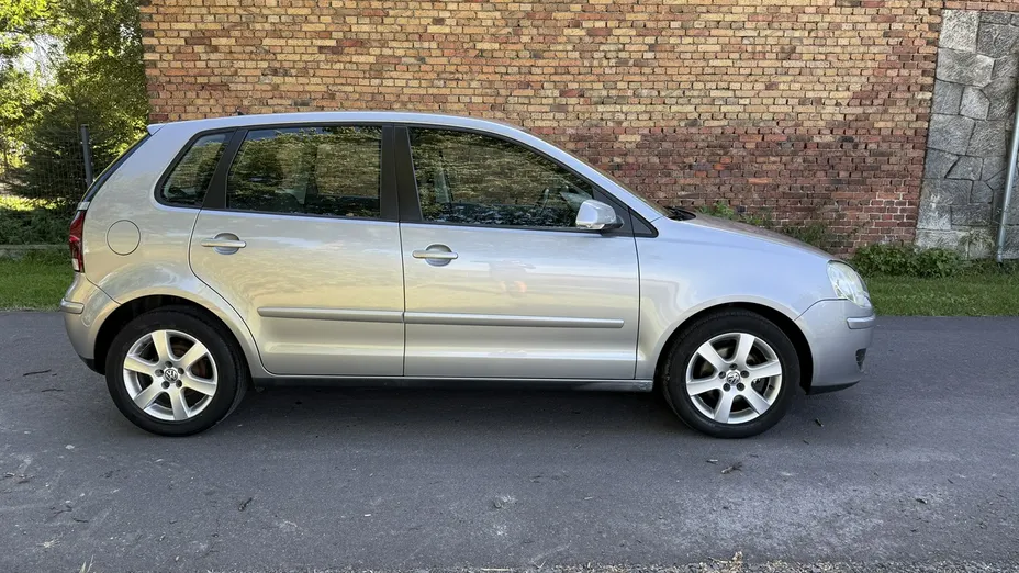 VOLKSWAGEN Polo -