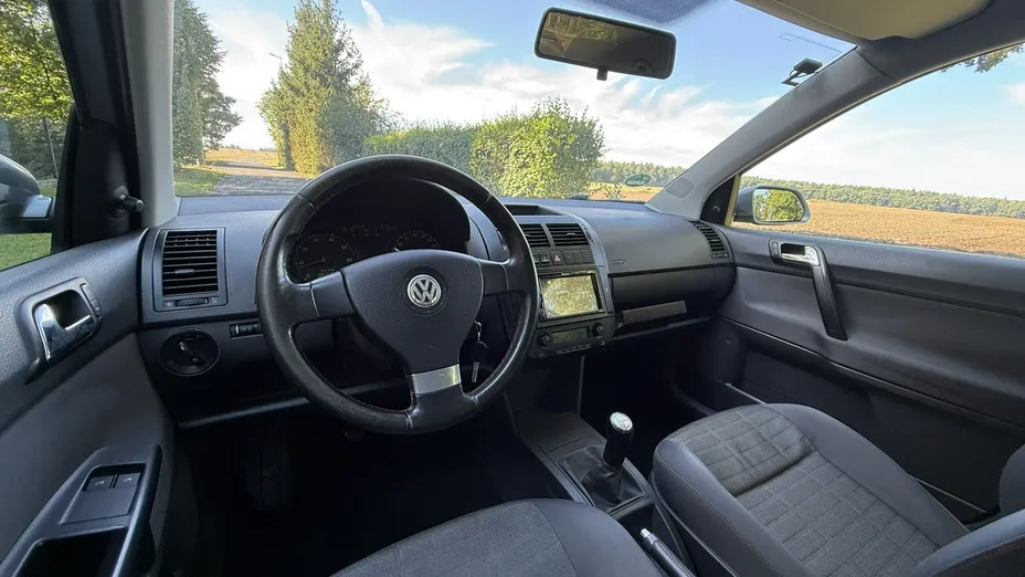 VOLKSWAGEN Polo -