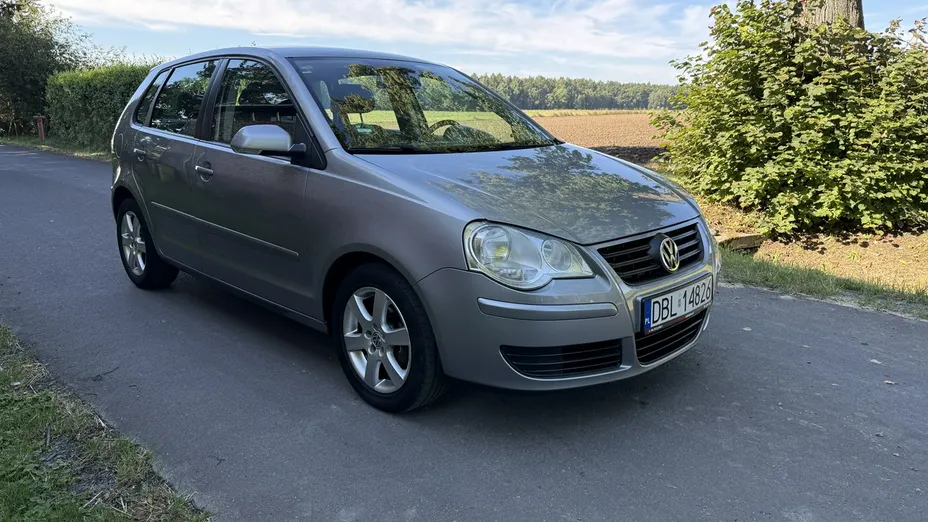 VOLKSWAGEN Polo -
