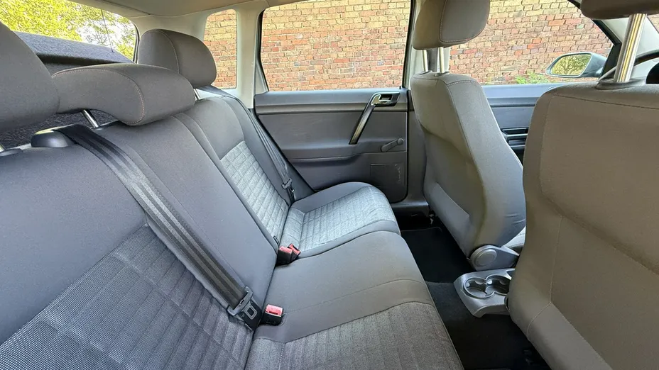 VOLKSWAGEN Polo -