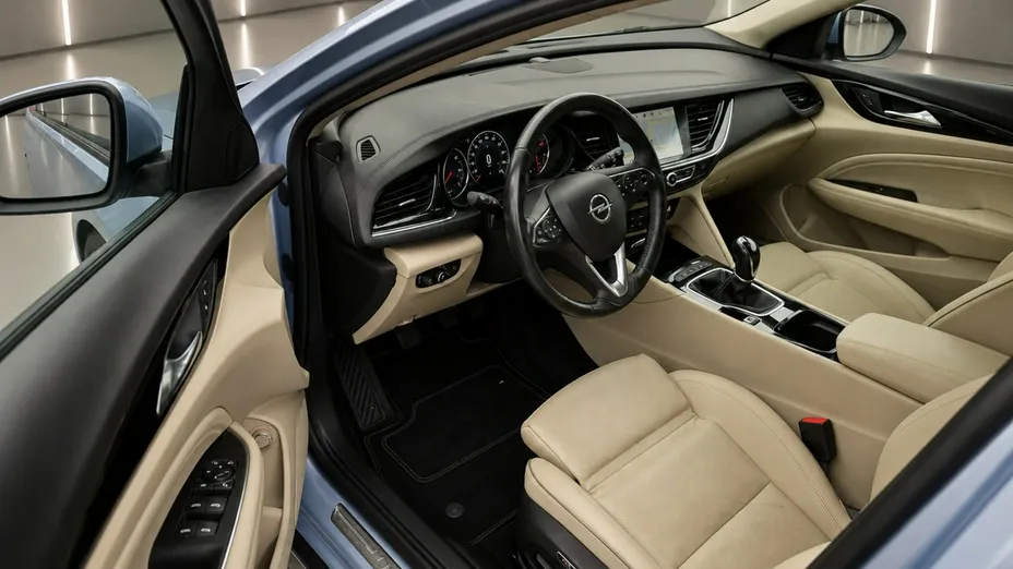 OPEL Insignia -