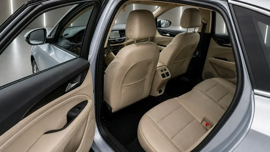 OPEL Insignia -
