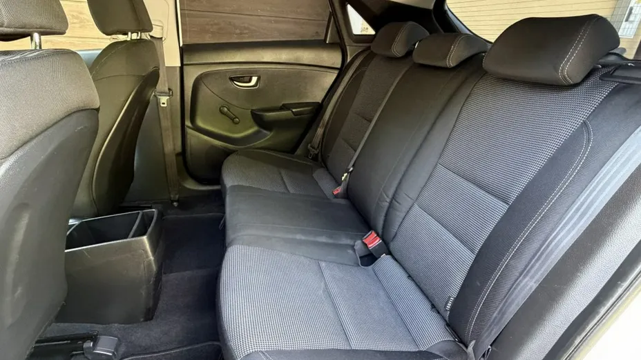 HYUNDAI i30 -