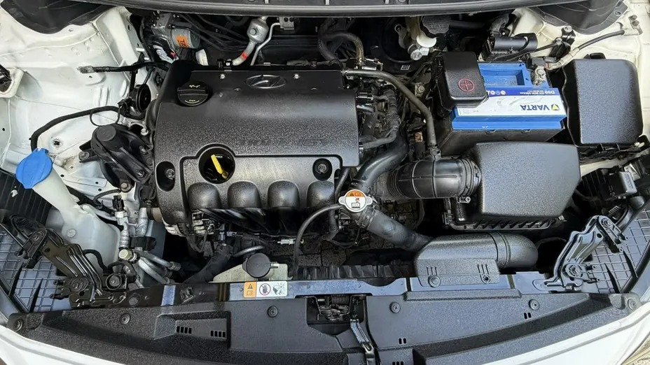 HYUNDAI i30 -
