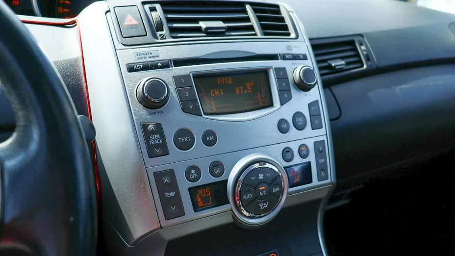 TOYOTA Verso -