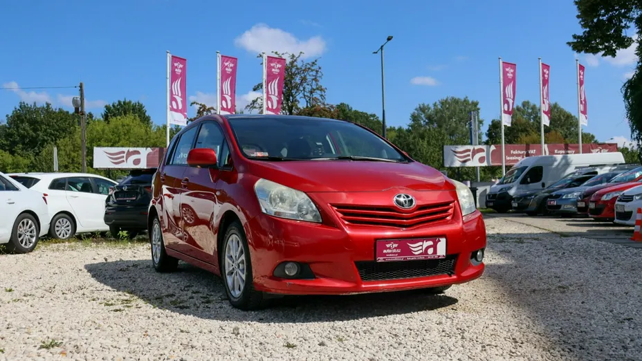 TOYOTA Verso -