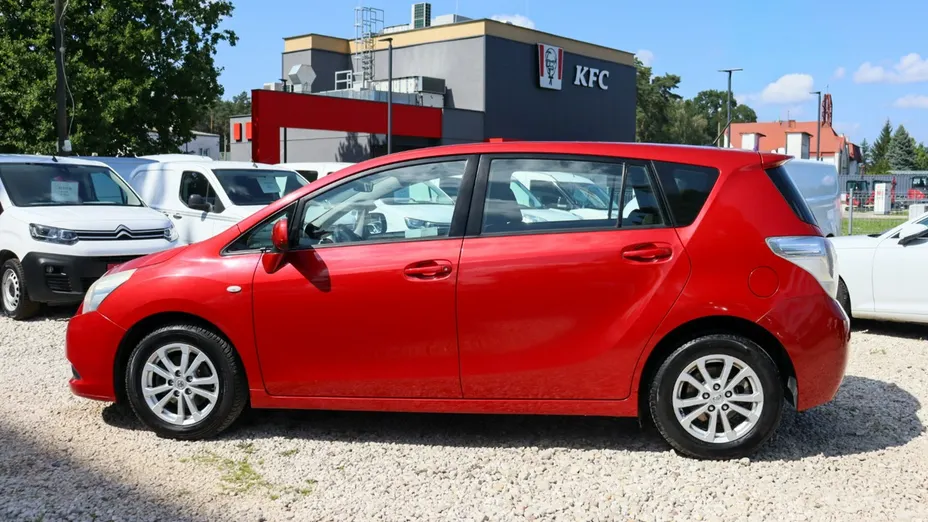 TOYOTA Verso -