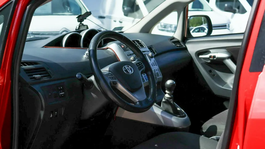 TOYOTA Verso -
