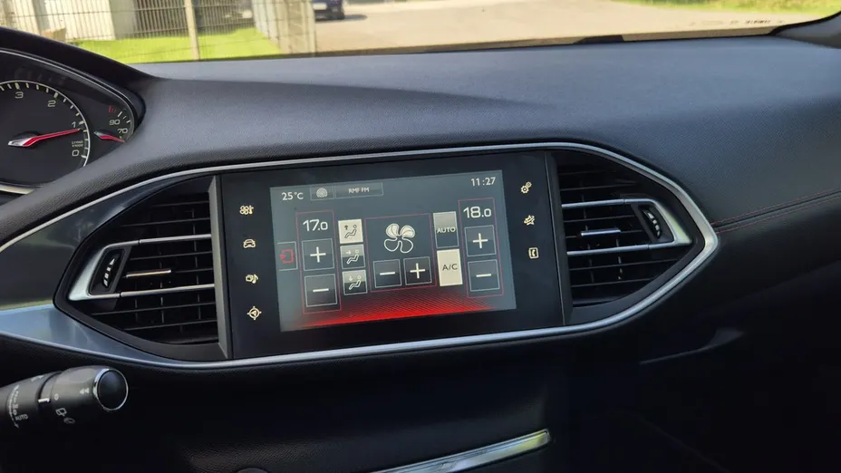 PEUGEOT 308 -