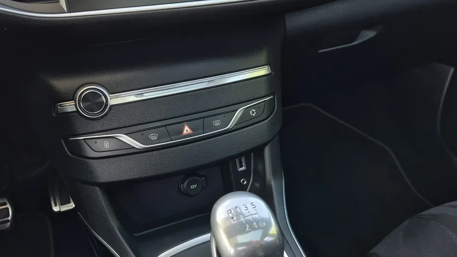 PEUGEOT 308 -