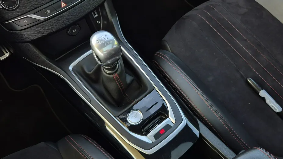 PEUGEOT 308 -