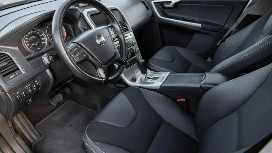 VOLVO XC60 -
