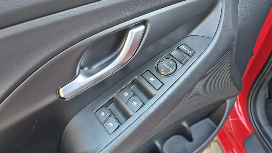 HYUNDAI i30 -