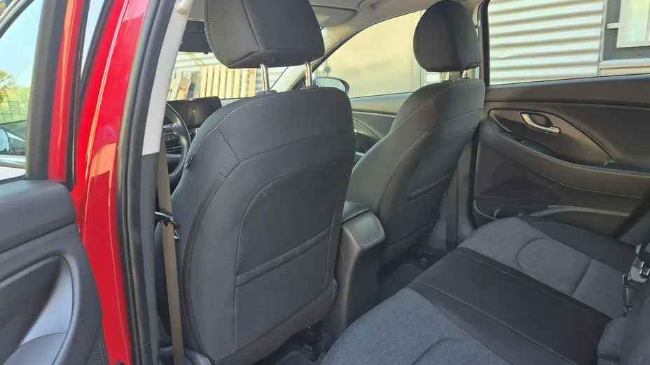 HYUNDAI i30 -