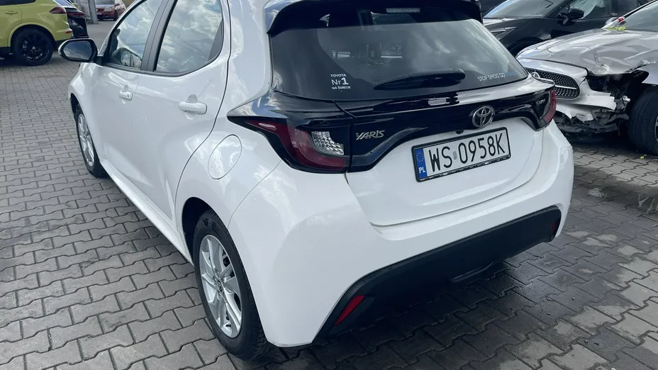 TOYOTA Yaris -